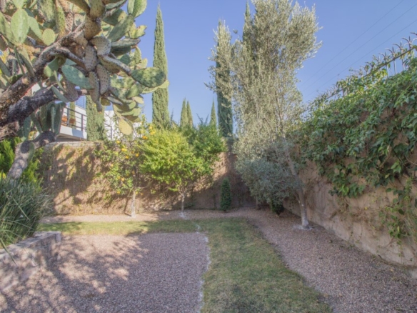 R-64 Modern Unfurnished House for Rent; Unleash Your Creativity.