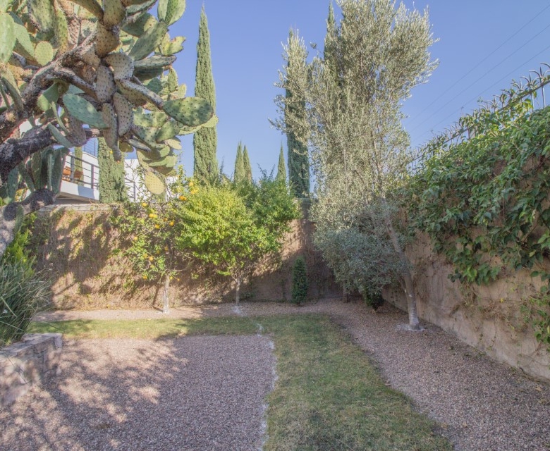 R-64 Modern Unfurnished House for Rent; Unleash Your Creativity.