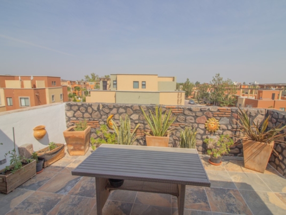 1948 House for Sale in Residencial Luna, San Miguel de Allende