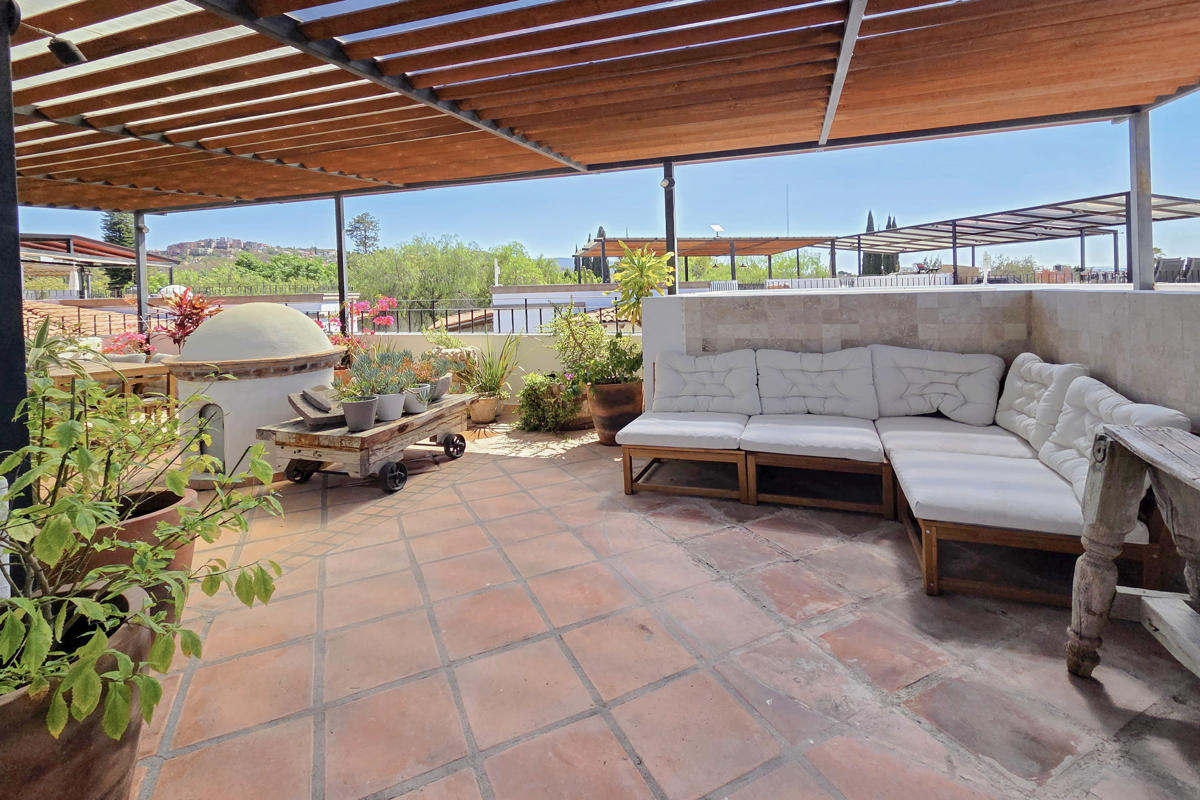 R32 Puente Viejo Pent house for rent