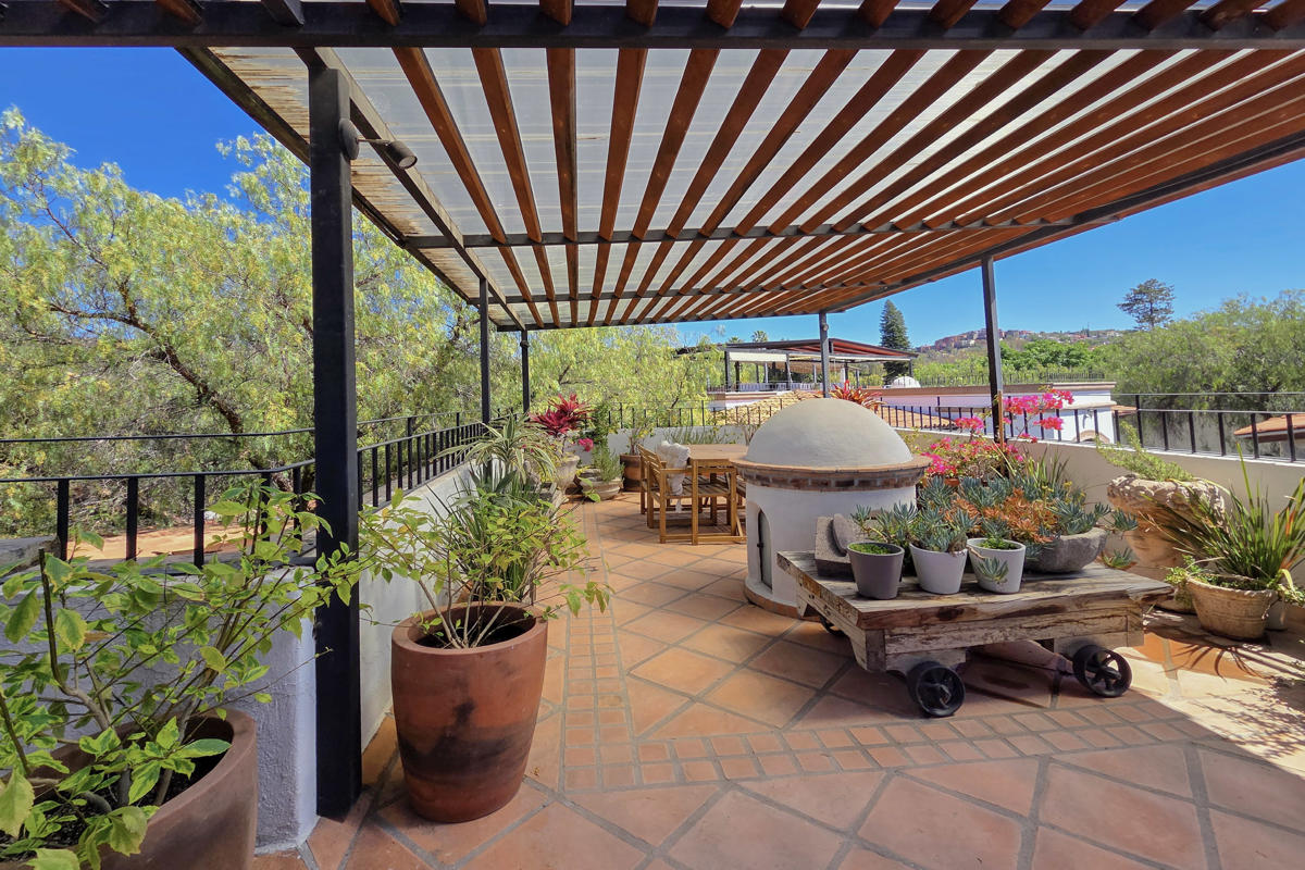 R32 Puente Viejo Pent house for rent