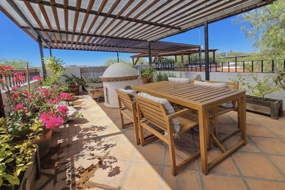 R32 Puente Viejo Pent house for rent