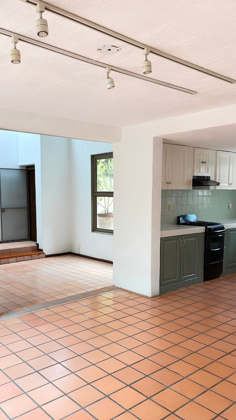 R – 1935 House for Rent in Mexiquito