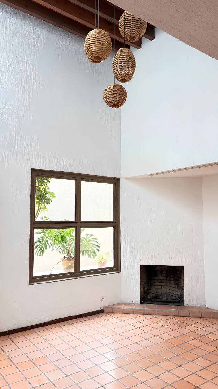 R – 1935 House for Rent in Mexiquito