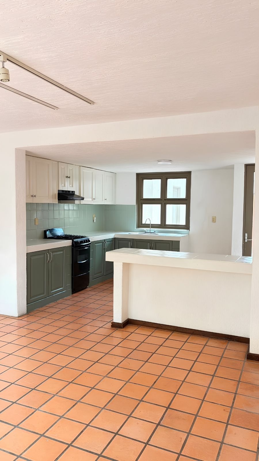 R – 1935 House for Rent in Mexiquito
