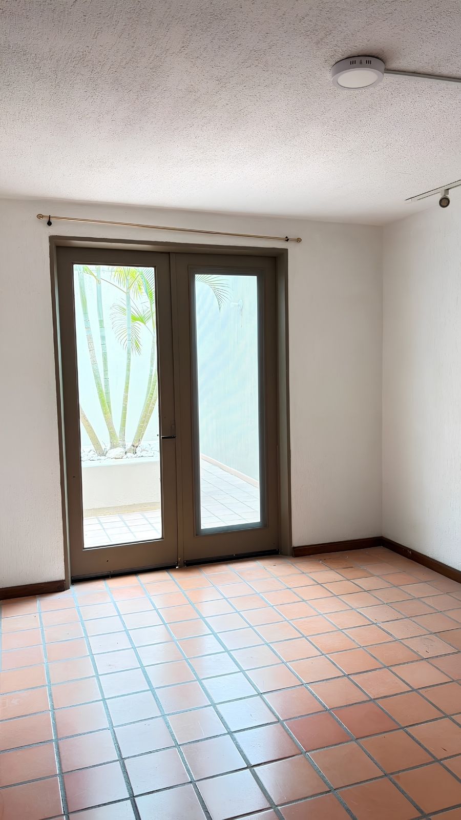 R – 1935 House for Rent in Mexiquito