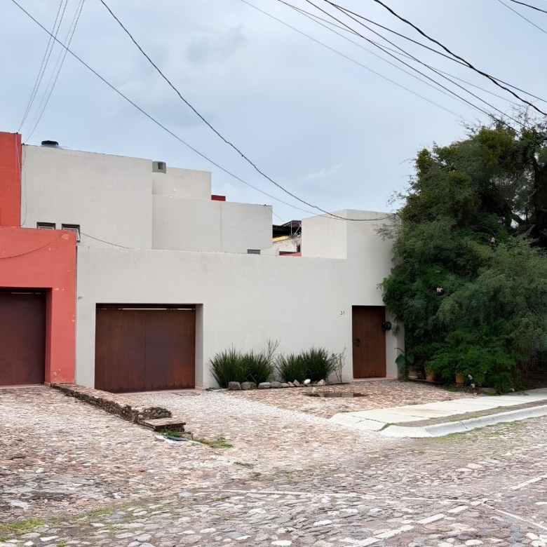 R – 1935 House for Rent in Mexiquito