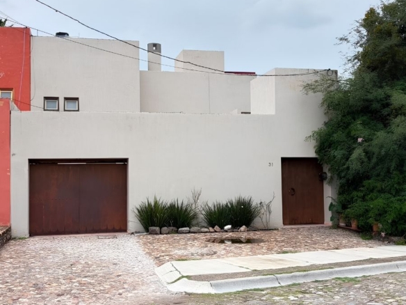 R – 1935 House for Rent in Mexiquito