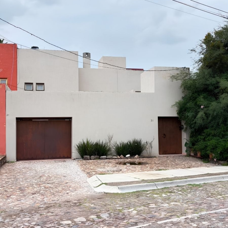 R – 1935 House for Rent in Mexiquito