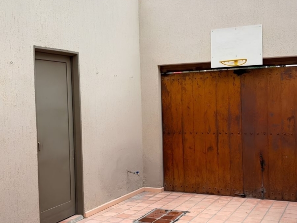 R – 1935 House for Rent in Mexiquito