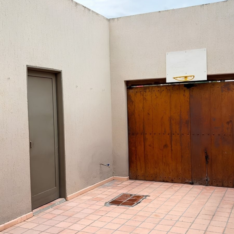 R – 1935 House for Rent in Mexiquito