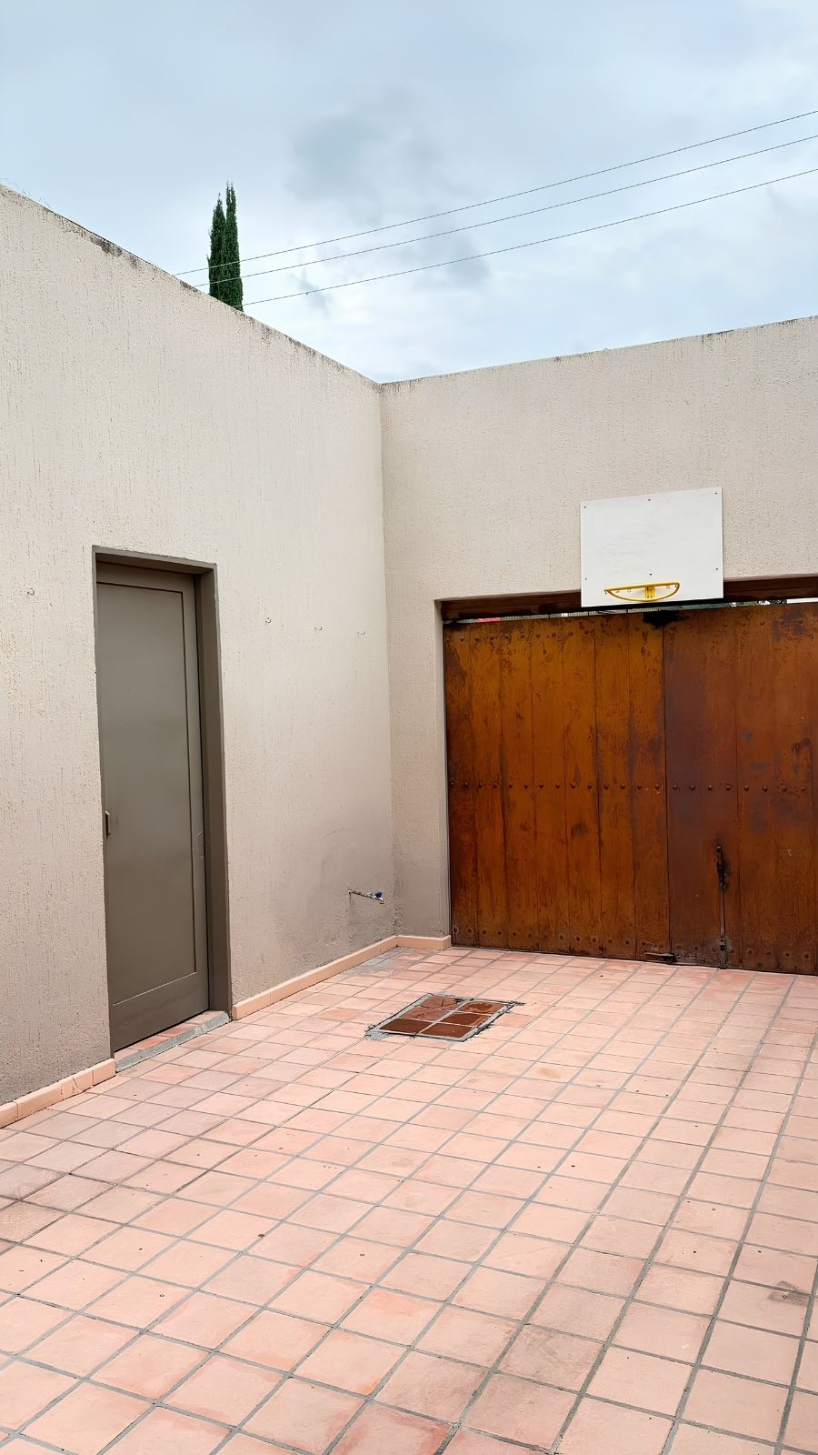 R – 1935 House for Rent in Mexiquito
