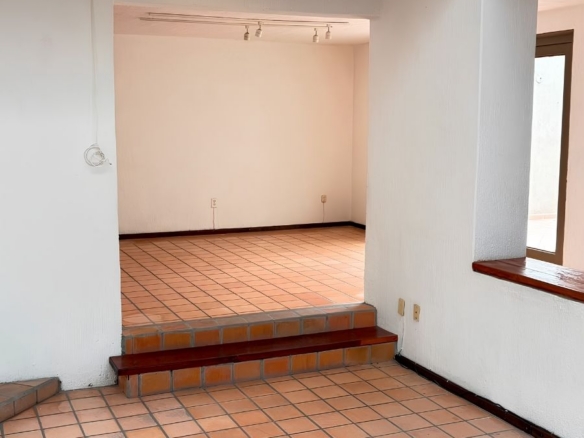 R – 1935 House for Rent in Mexiquito
